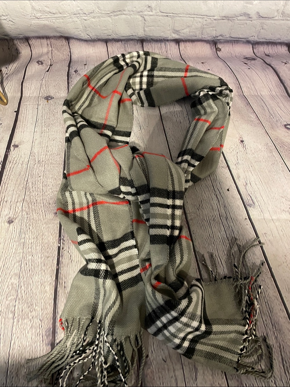 100% cashmere, gray, red and black plaid scarf • NEW - Picture 3 of 3